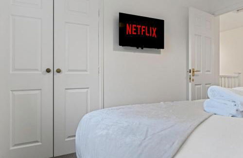 NEW! Large 5BR 2BA Home Leamington Spa Driveway Garage Parking WI-FI - Photo 18