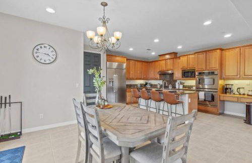 Sunset Crest - Home with stunning views, Pool, BBQ - Foto 42