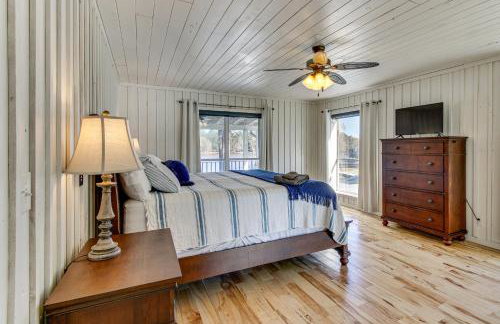 Tranquil Gantt Lake Home w/ Deck & Patio! - Foto 11