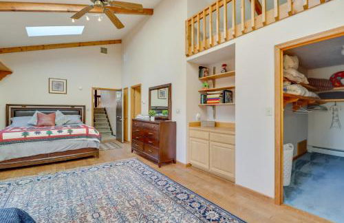 Near Skiing Lakefront Gem with Kayaks in Long Pond - Foto 15