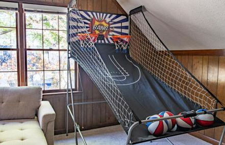 The Kirby House: King Bed, Hot Tub, Game Rooms, Gym - Foto 8