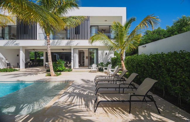 New Lake Front Villa in Golf and Beach Resort - Photo 15