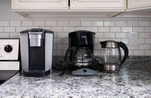 Stylish Modern Farmhouse wYard 10 mins from DT - Foto 18