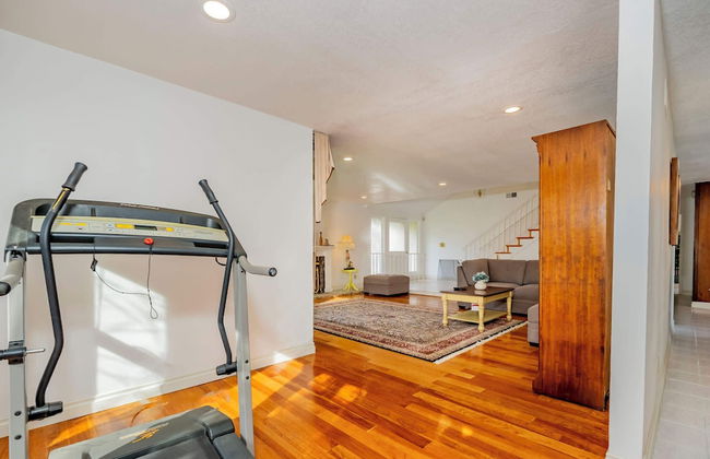 Serene Retreat & Modern Comforts in Rowland Heights - Foto 38