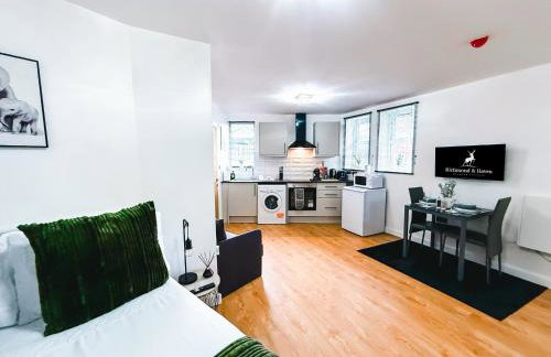 Chic Studio, Free parking, Sleeps 2 - Foto 49