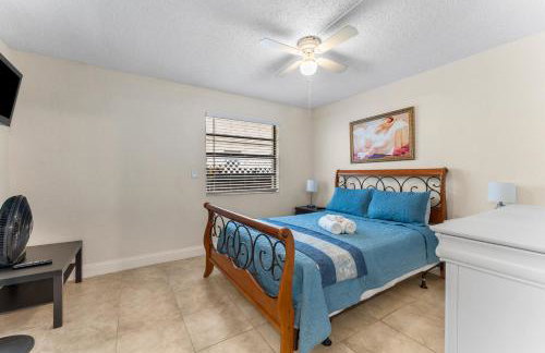 Spacious 5BR Home with Pool, Near Downtown & Beach - Foto 15