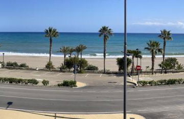 Precioso apartamento frente a la playa con piscina - Foto 48