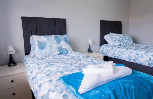 Spacious Cosy 3-Bedroom Home - Photo 13