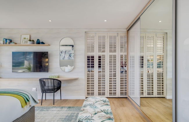 Exquisite Mouille Point Apt by Golf Course Serene Suite - Photo 1