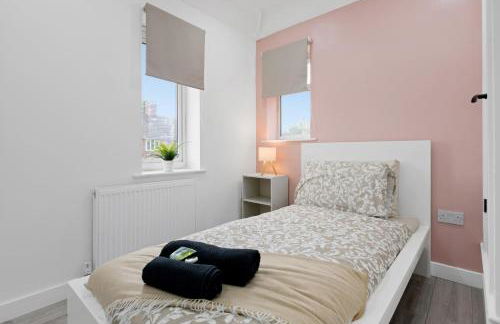 3Bed House-Free Parking - Foto 7