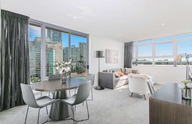 2 Bedroom Modern Apartment in Chatswood - Photo 8