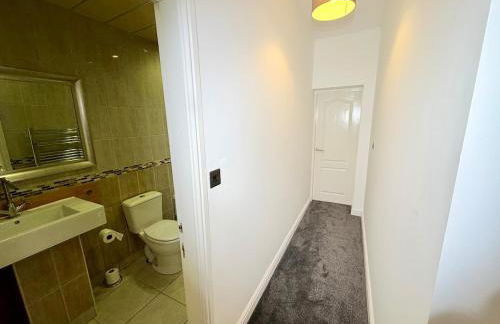 Comfortable 4BR House Ideal for Families & Workers - Foto 27