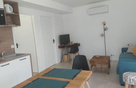 Terre de Crussol - Gite 3 étoiles en Ardèche, avec piscine et clim, 2-4 personnes - Photo 6