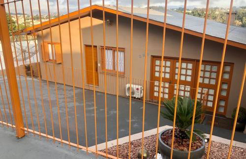 Casa perto do centro vale dos vinhedos, caminhos de pedra - Foto 9