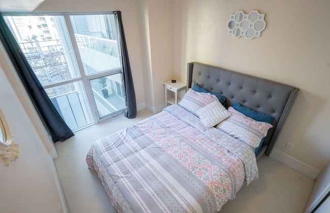 Applewood Suites - Luxury 3 BDRM - Photo 16