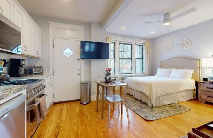 Renovated, Spacious Studio, Near Bc, Bu, Porch - Foto 1