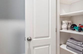 Jennifer's Chic Modern 1st Floor Apt Private Patio - Foto 19