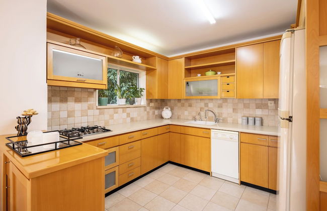 Homey Kiryat Haim Apt by Sea N Rent - Foto 8