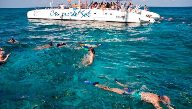 Un groupe faisant du snorkeling à Cayo Coco