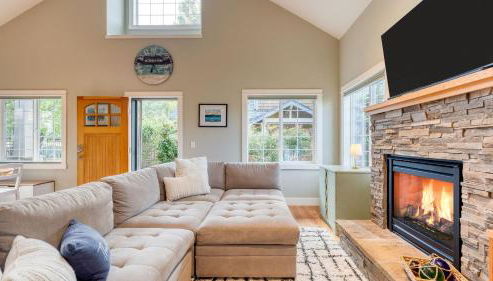 Sunny Backyard Fireplace Coastal Access in Peaceful Neighborhood Near Shopping - Photo 3, Other