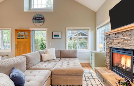 Sunny Backyard Fireplace Coastal Access in Peaceful Neighborhood Near Shopping - Photo 3