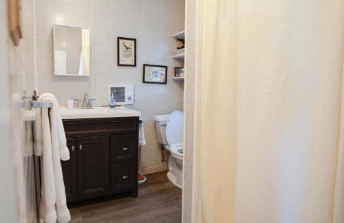 Stay on a 350-acre Cattle Ranch! Brazos River! Tubing! Petting zoo! - Foto 18