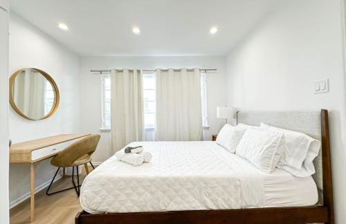 Modern 2-Bedroom Gem Close to Beverly Hills - DOH2 - Photo 16