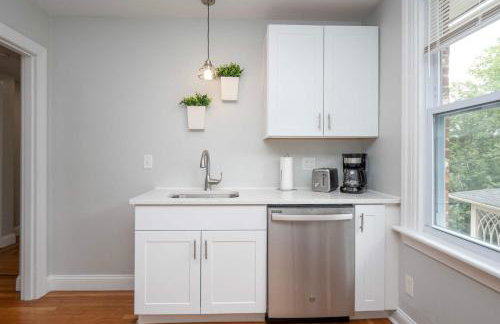 Jennifer's Cozy Apt Brown U Athletic Field Views - Foto 15