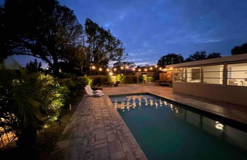 The Wisteria Oasis With heated pool and hot tub - Foto 8