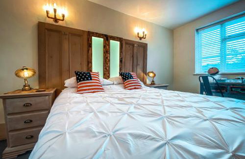 The Bridge at Riverside Suites - Foto 10