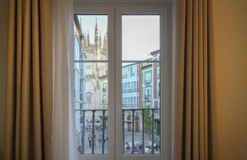 APARTAMENTOS LA FLORA BURGOS todos con aire acondicionado y ascensor - Foto 13