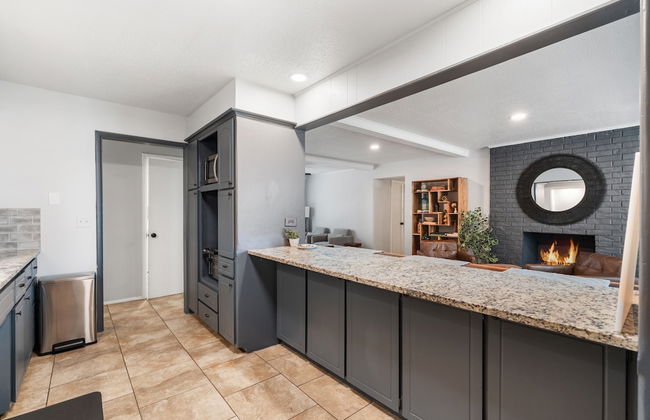 Spacious Retreat 8 Bedroom River - Photo 16