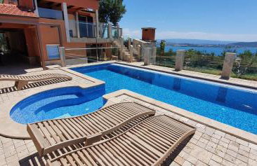 Villa LKL, heated private pool, secluded and with a great view - Photo 1