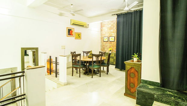 Coin salon dans le hall