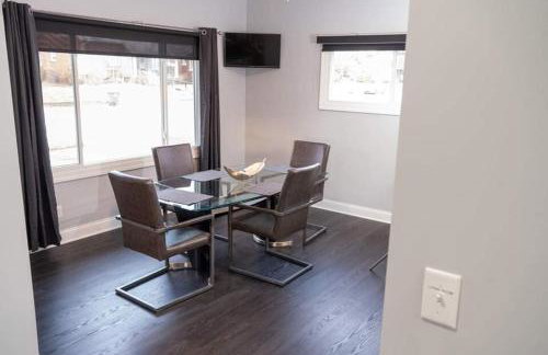 Modern 3BDRM, Renovated, Spacious & Central - Foto 9