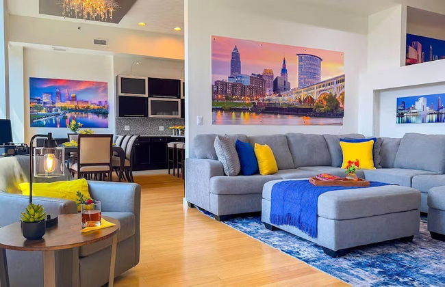Downtown Cleveland: Steps To Sports & Events 2 Bedroom Condo by RedAwning - Foto 11