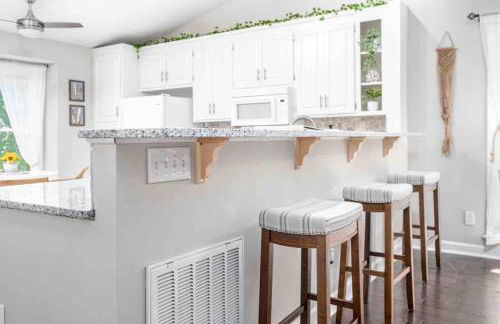 Cozy Boho Kildaire Farms Home- near Downtown - Foto 8