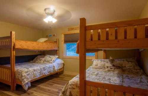 Stunning Salmon Riverfront Cabin - Foto 30