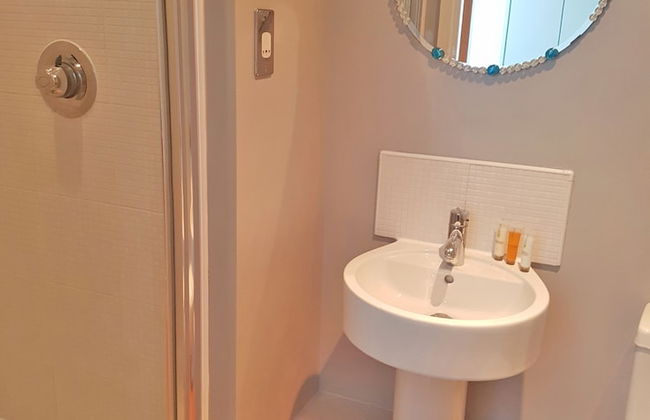 Spacious Bright and Modern Living - Foto 7