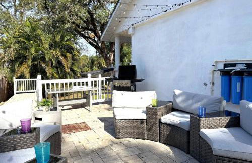 Hideout on the Hillsborough is a Gorgeous Renovated 3BR Pet Friendly Home on the Hillsborough River located in the North End of Seminole Heights - Foto 42