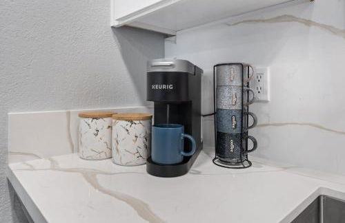 Searenity Suite- Peekaboo Ocean view 1 min walk to Beach - Photo 12