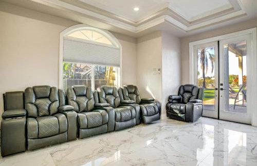 Expansive Riverside Mansion! Luxe, Family Friendly - Foto 13