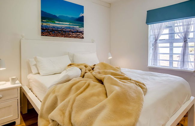 Unwind in Coastal Charm at Villa Santorini - Photo 46