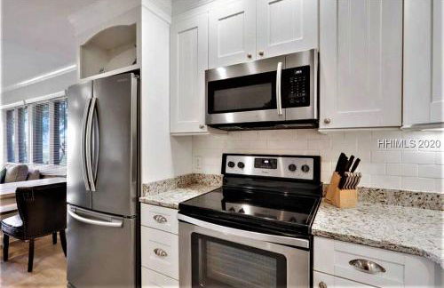 Direct Oceanfront Private Villa Overlooking Pool/Beach - South Forest Beach - Right next to Coligny Plaza - Foto 37