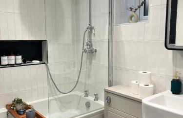 Cozy and Peaceful Apartment with Terrace in Hackney - Foto 28