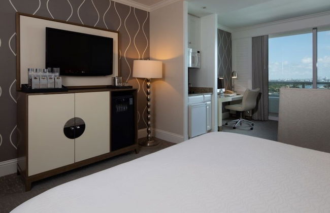 Fontainebleau Tresor Bay/ocean View Junior Suite 1 Bedroom Hotel Room - Photo 7