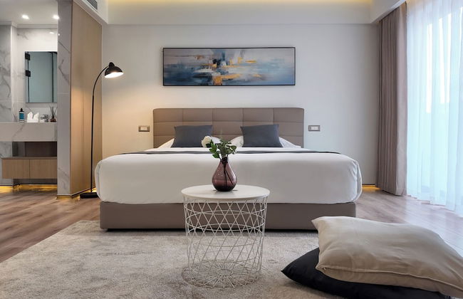 CC LUX Suites - Photo 32