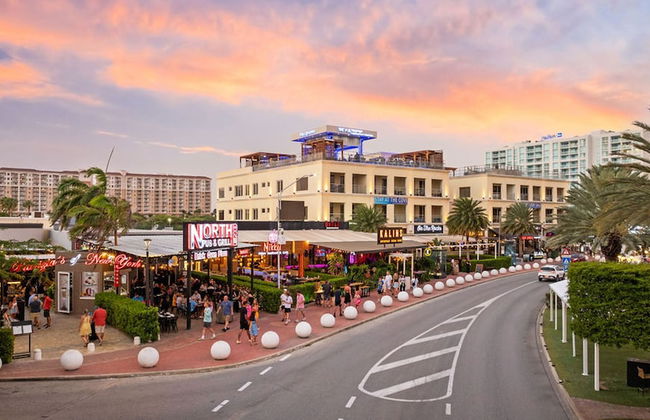 Modern Corner Unit Pool Steps From Palm Beach - Foto 12
