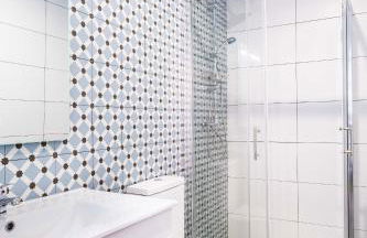 New and Modern Apartment with Comfy Beds - Photo 13