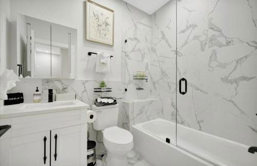 4br3ba Modern Sleeps 10 8 Minutes to Raymond James - Foto 35